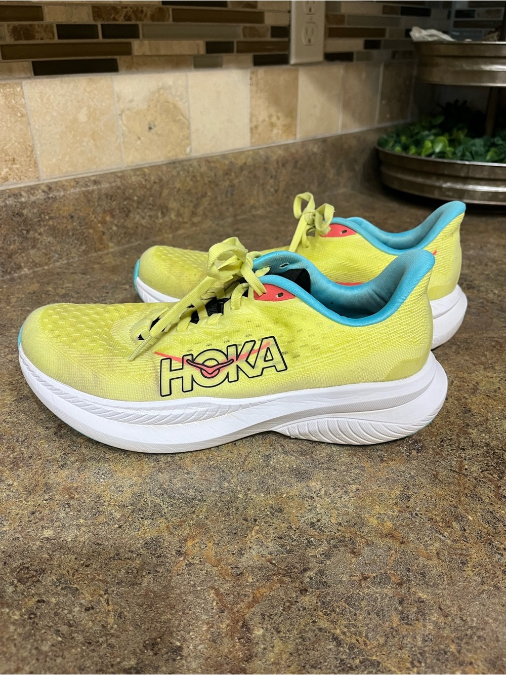 HOKA Mach 6 Men’s 8D Yuzu Cielo Blue Running Shoes Athletic Training